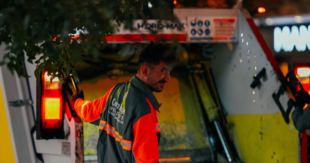 Gari ou coletor de lixo atropelado ou cortado no trabalho: direitos